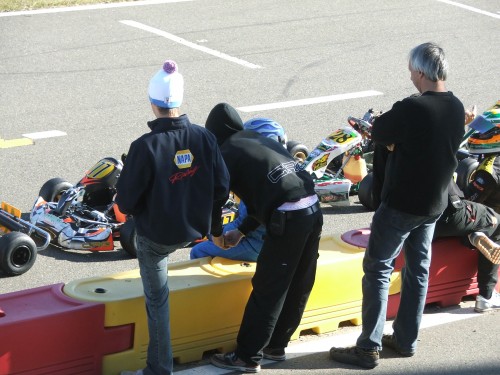 Drapeau rouge 2 en qualification � CIKGM